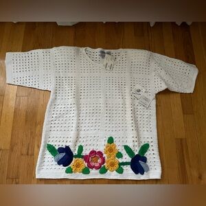 NWT 🏷️ VINTAGE WHITE/Floral Crochet Sweater/Shirt Size M
